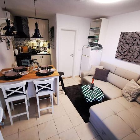 Apartment Miljenko I Dobrila Kaštela Eksteriør billede